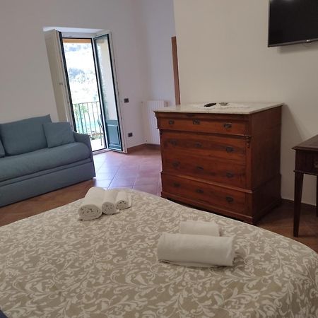 Agriturismo La Lobra マッサ・ルブレンセ エクステリア 写真